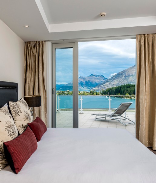 CLB_2 Bed Lake View - bedroom