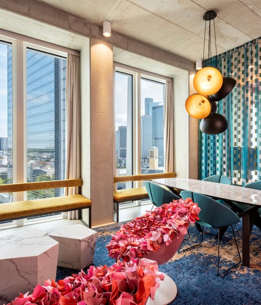 nhow_Frankfurt_Room_presidential_suite_curtains_open_chairs_tabel_armchairs_benches_tv-7360x4912